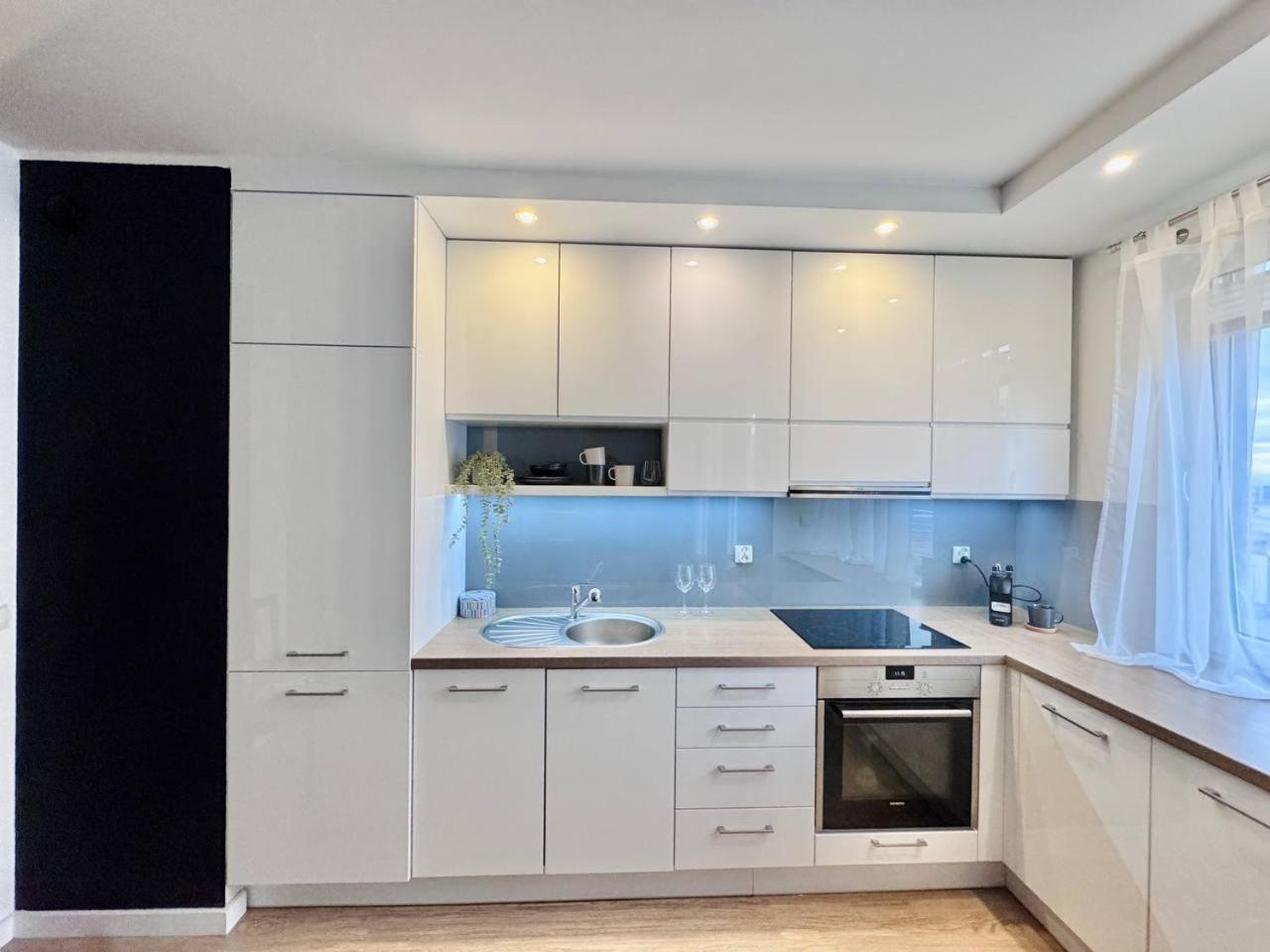 C- Home4U - Apartment With A City View Close To Aquapark, Parking In Secured Area Cracovia Esterno foto