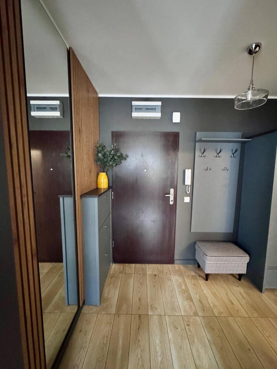 C- Home4U - Apartment With A City View Close To Aquapark, Parking In Secured Area Cracovia Esterno foto